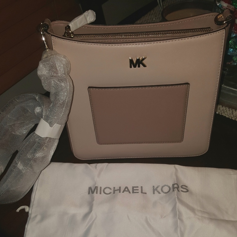 Michael kors crossbody